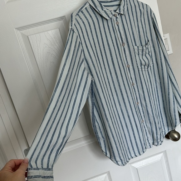 American Eagle Sm button up shirt, light blue and denim blue 100% viscose SOFT!! - Picture 5 of 12